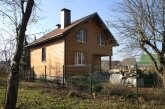 Деревянный дом из тонкого клееного бруса, обшитого вагонкой