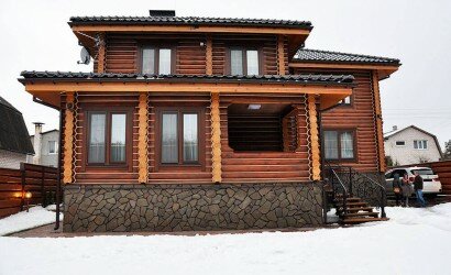 Деревянный дом из оцилиндрованного бревна в д. Зацень